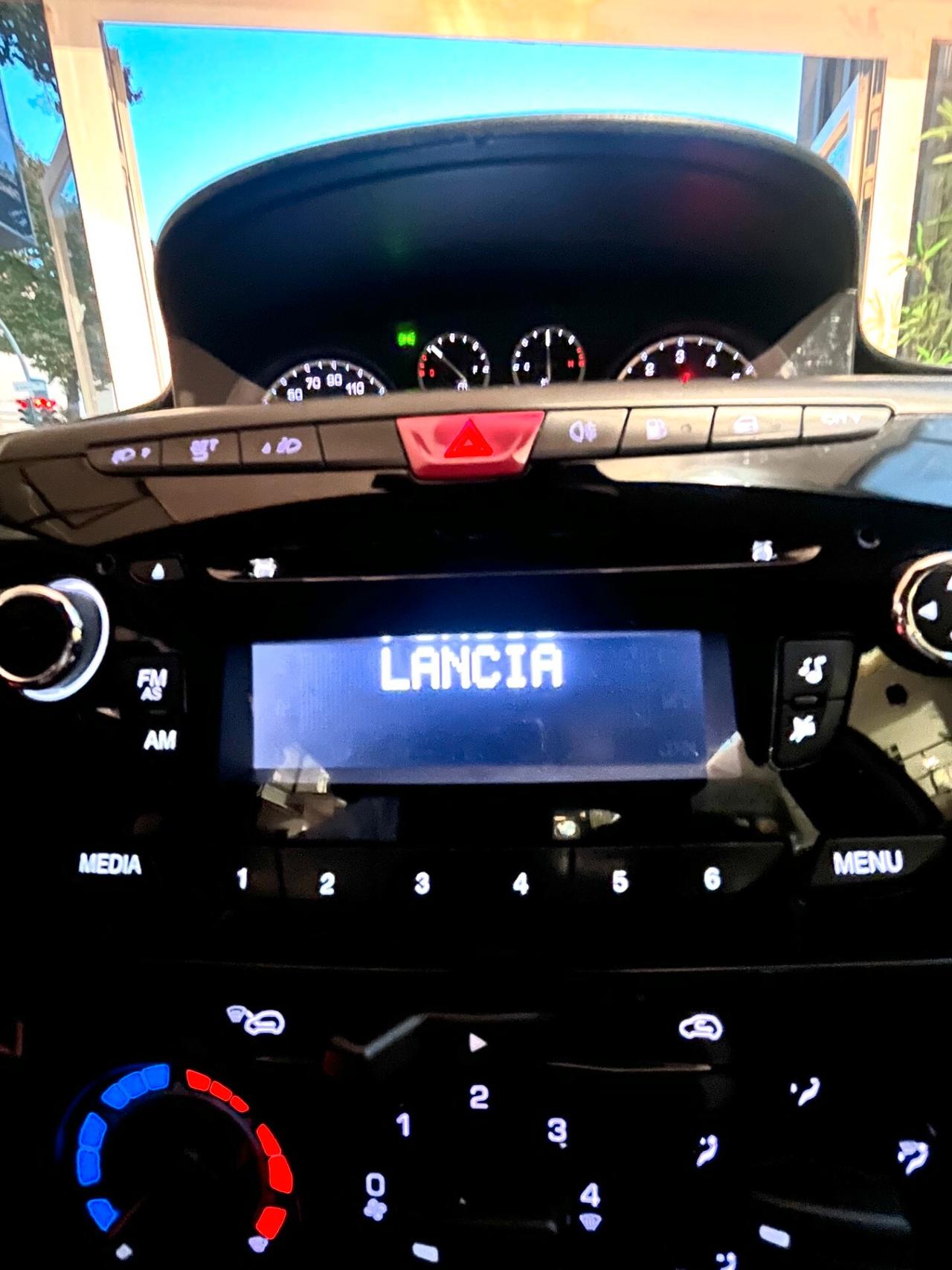 Lancia Ypsilon 0.9 TwinAir 85 CV Metano Elefantino