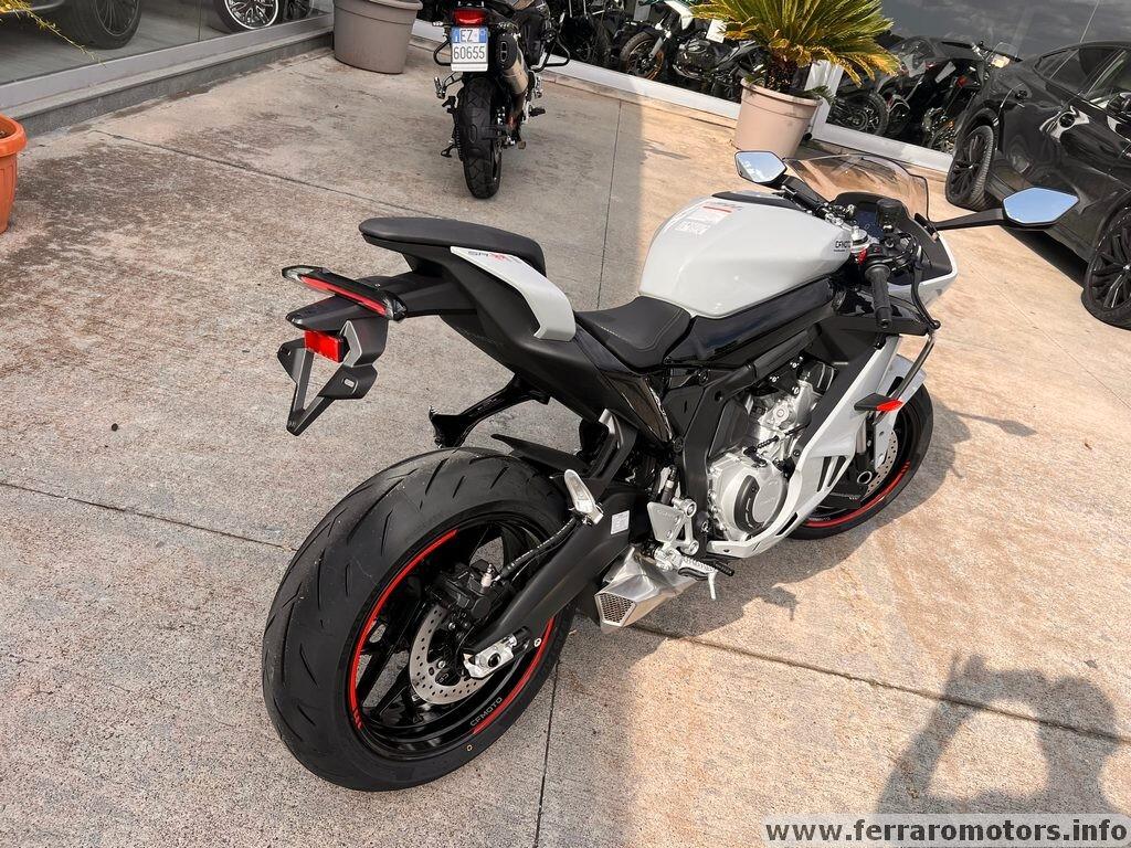 Cf Moto 675 sr-r piccolo mostriciattolo a 75 euro al mese senza anticipo