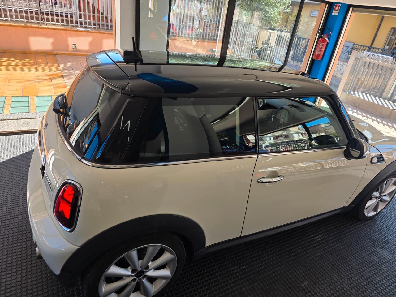 Mini 2.0 16V Cooper D AutOM 108000km FINANZ