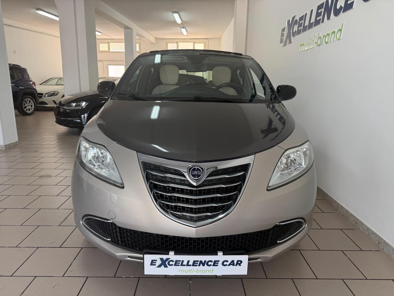 Lancia Ypsilon 1.2 69 CV 5p. Gold TETTO PANO/BI-COLOR/CLIMA