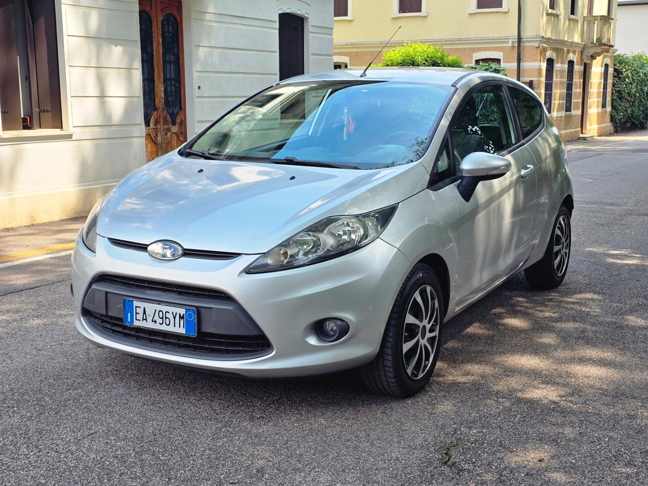 Ford Fiesta 1.2 82CV 3 porte Titanium - 2010