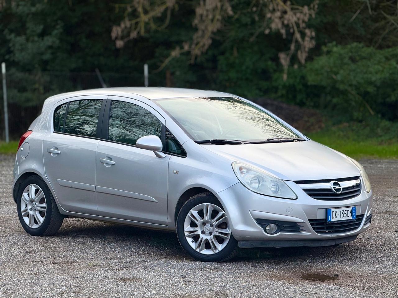 Opel Corsa 1.2 5 porte Cosmo