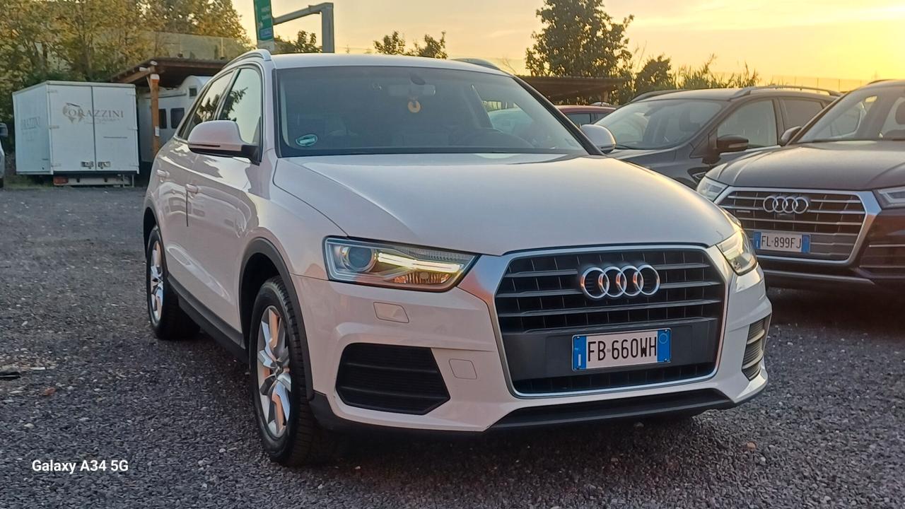 Audi Q3 2.0 TDI 150 CV S Line Esterno