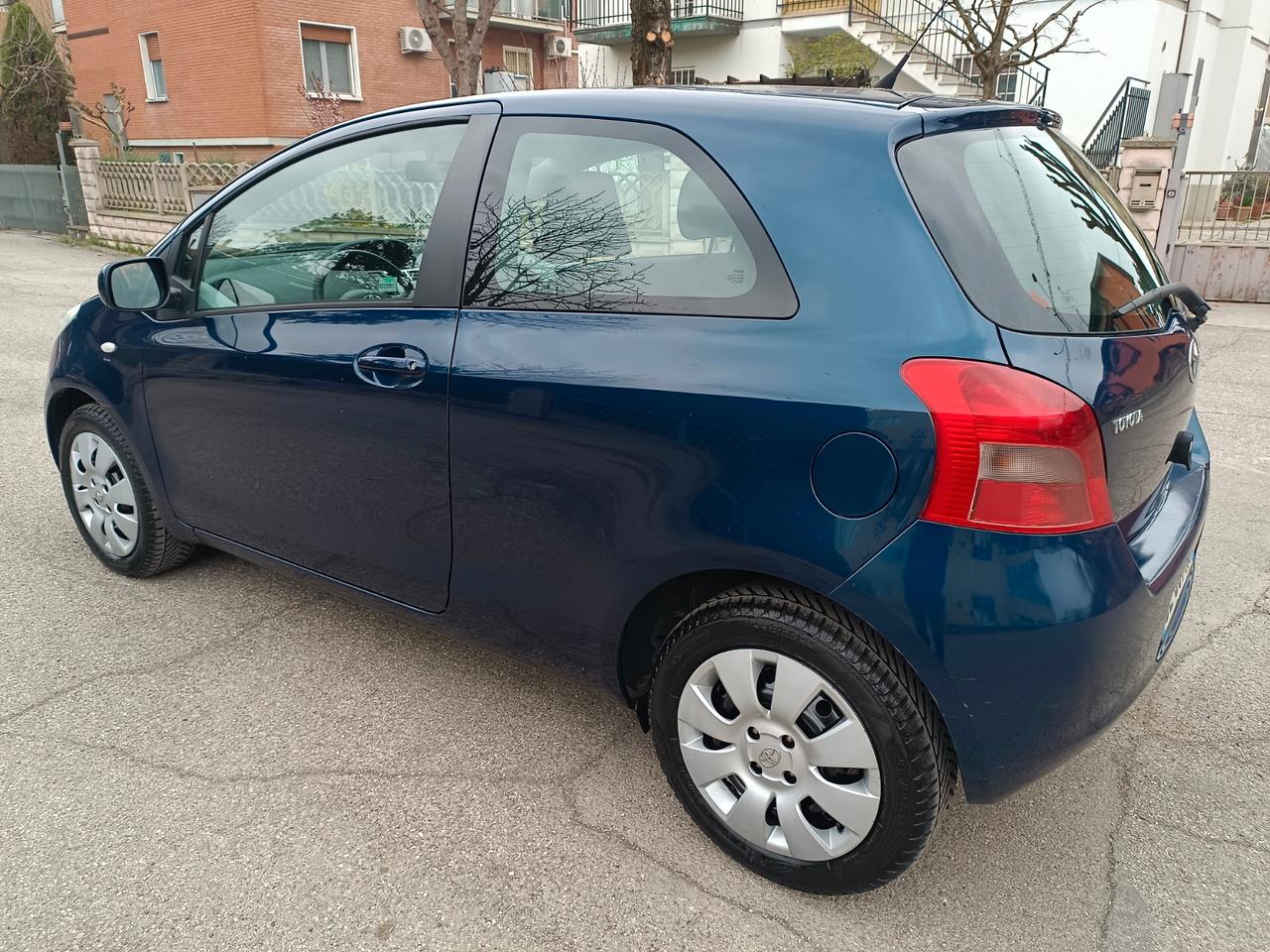 Toyota Yaris 1.0 3 porte Sol
