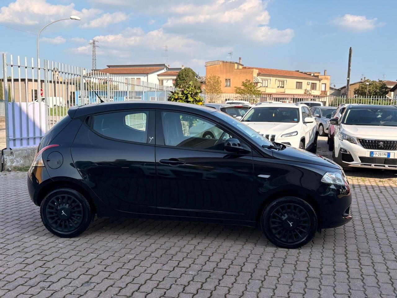 Lancia Ypsilon 1.2 69 CV 5 porte Elefantino