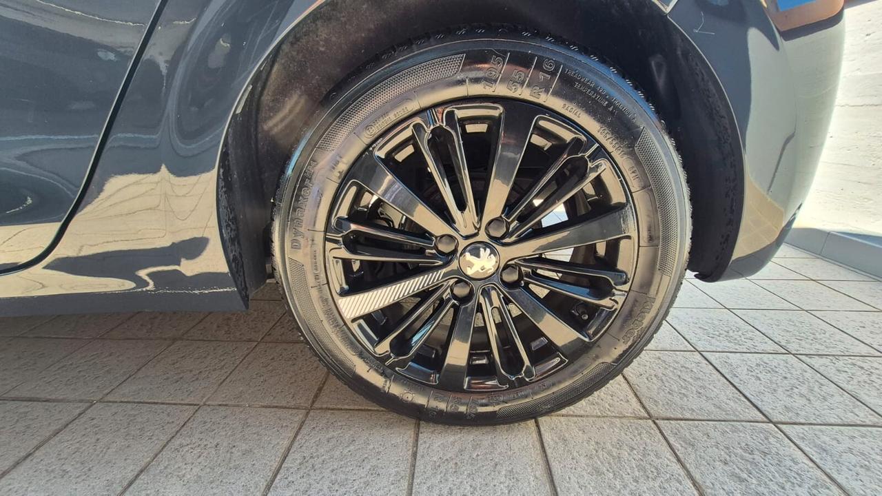 Peugeot 208 PureTech 82 5 porte Black Line