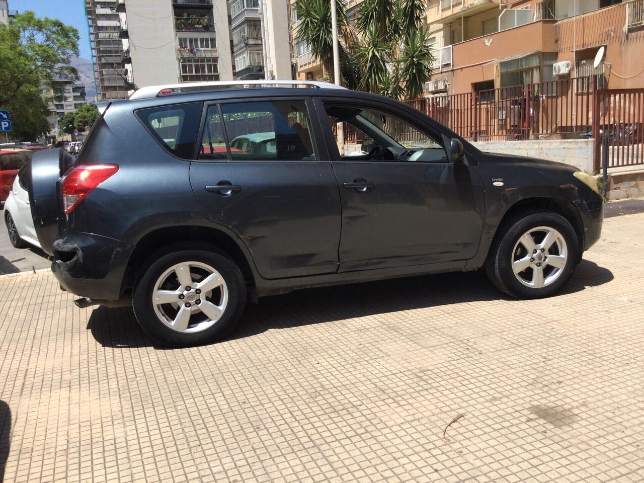 Toyota RAV4 2.2 D-4D 136 CV Luxury