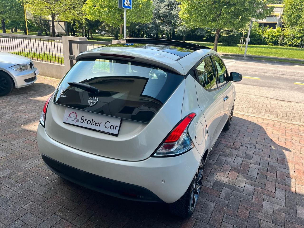 Lancia Ypsilon 1.2 69 CV 5 porte S&S Platinum