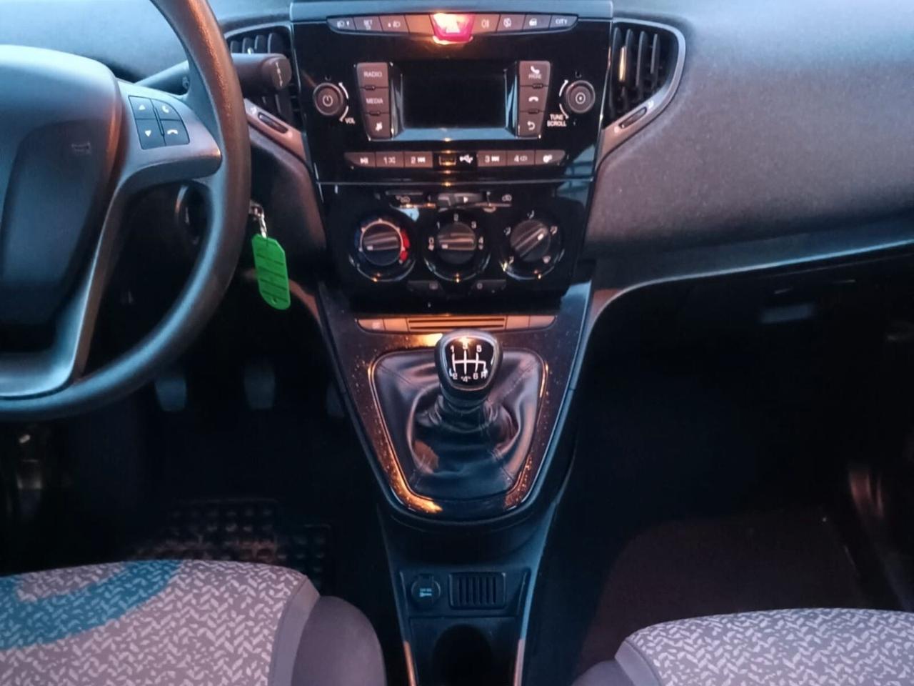 Lancia Ypsilon 1.0 FireFly 5 porte S&S Hybrid Gold