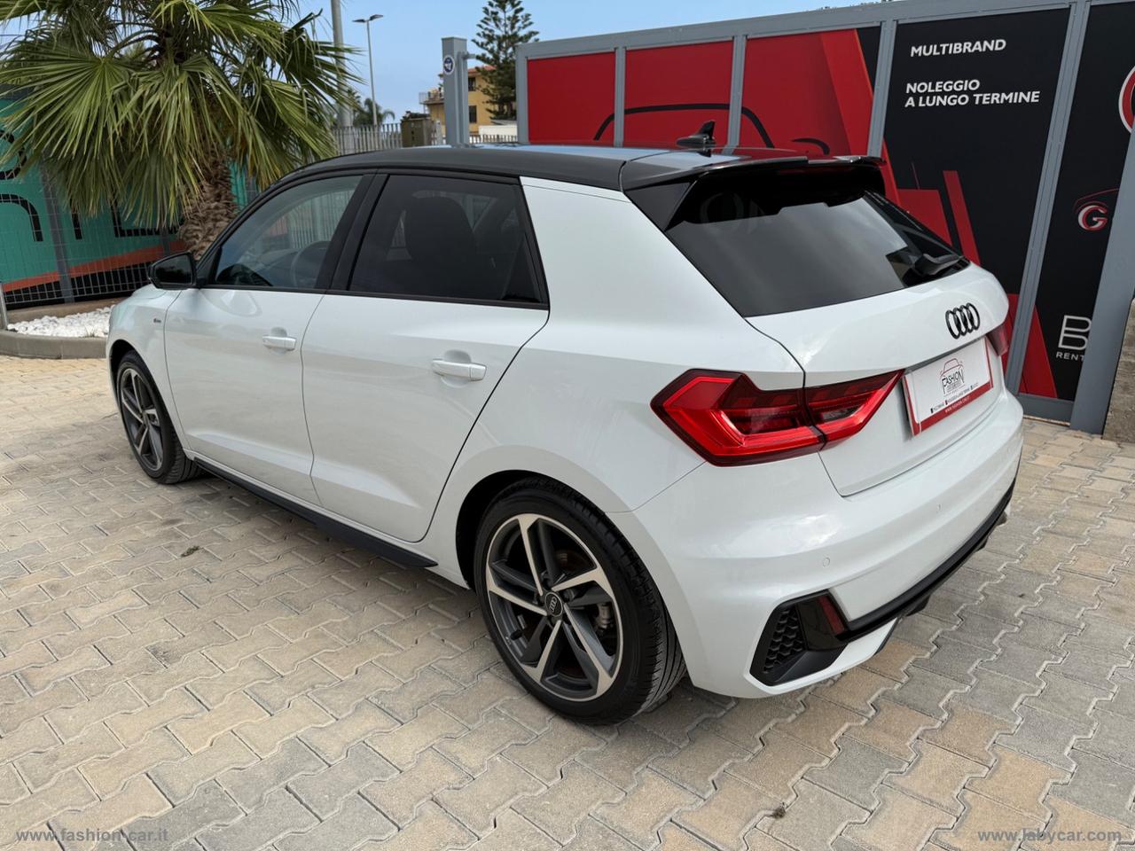 AUDI A1 SPB 30 TFSI Identity Black / S line edition