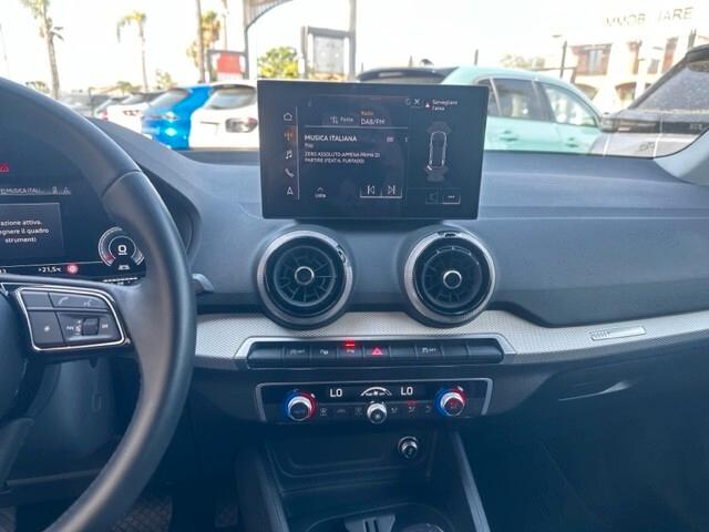 Audi Q2 35 TFSI Identity Black