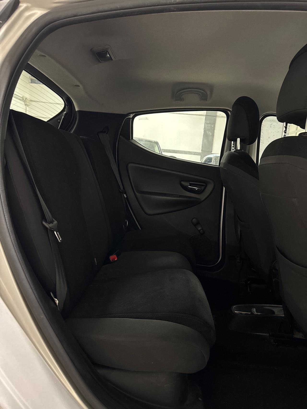 Lancia Ypsilon 1.2 69 CV 5 porte S&S Platinum