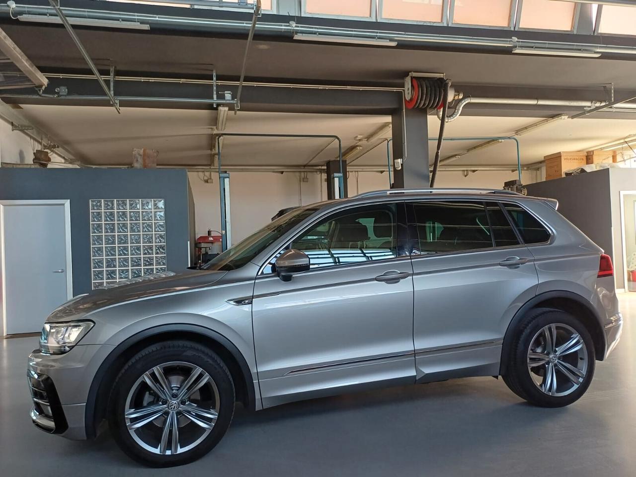 Volkswagen Tiguan 2.0 TDI 150cv DSG 4MOTION R-Line Business