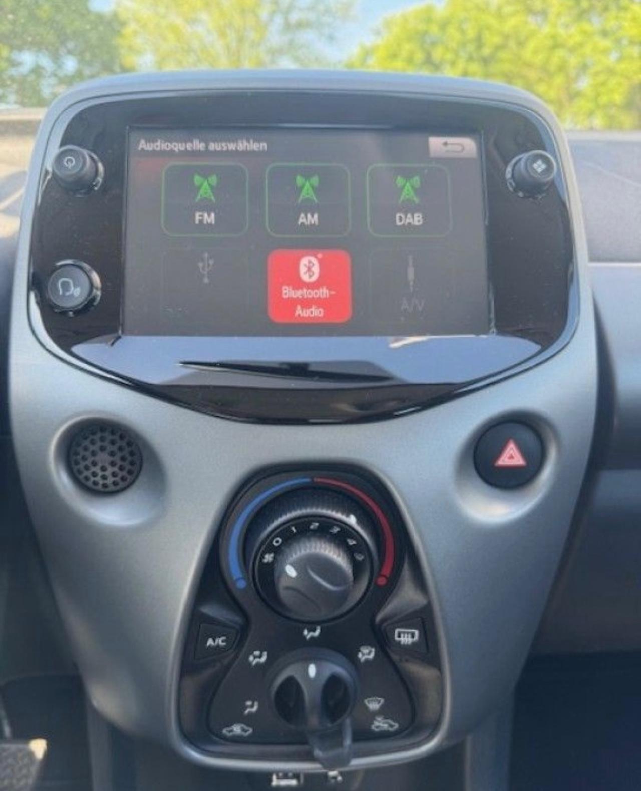 Toyota Aygo 1.0 VVT-i 72 CV 5 porte x-play Manuale