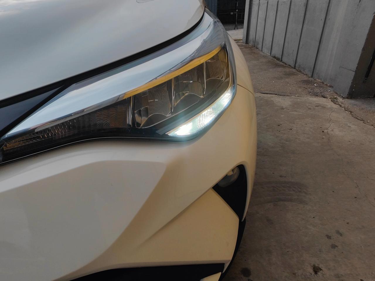 Toyota C-HR 1.8 Hybrid E-CVT Business