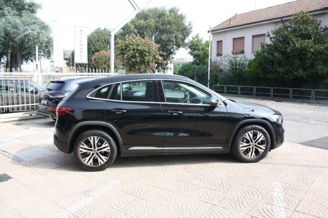 MERCEDES-BENZ GLA 180 Automatic Progressive Advanced