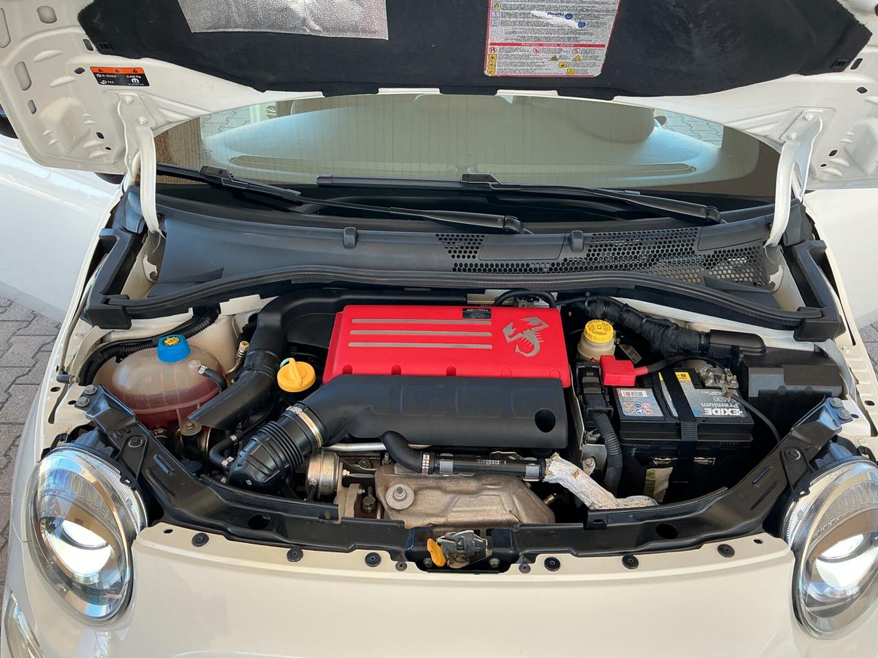 Abarth 595 1.4 Turbo T-Jet 180 CV Esseesse