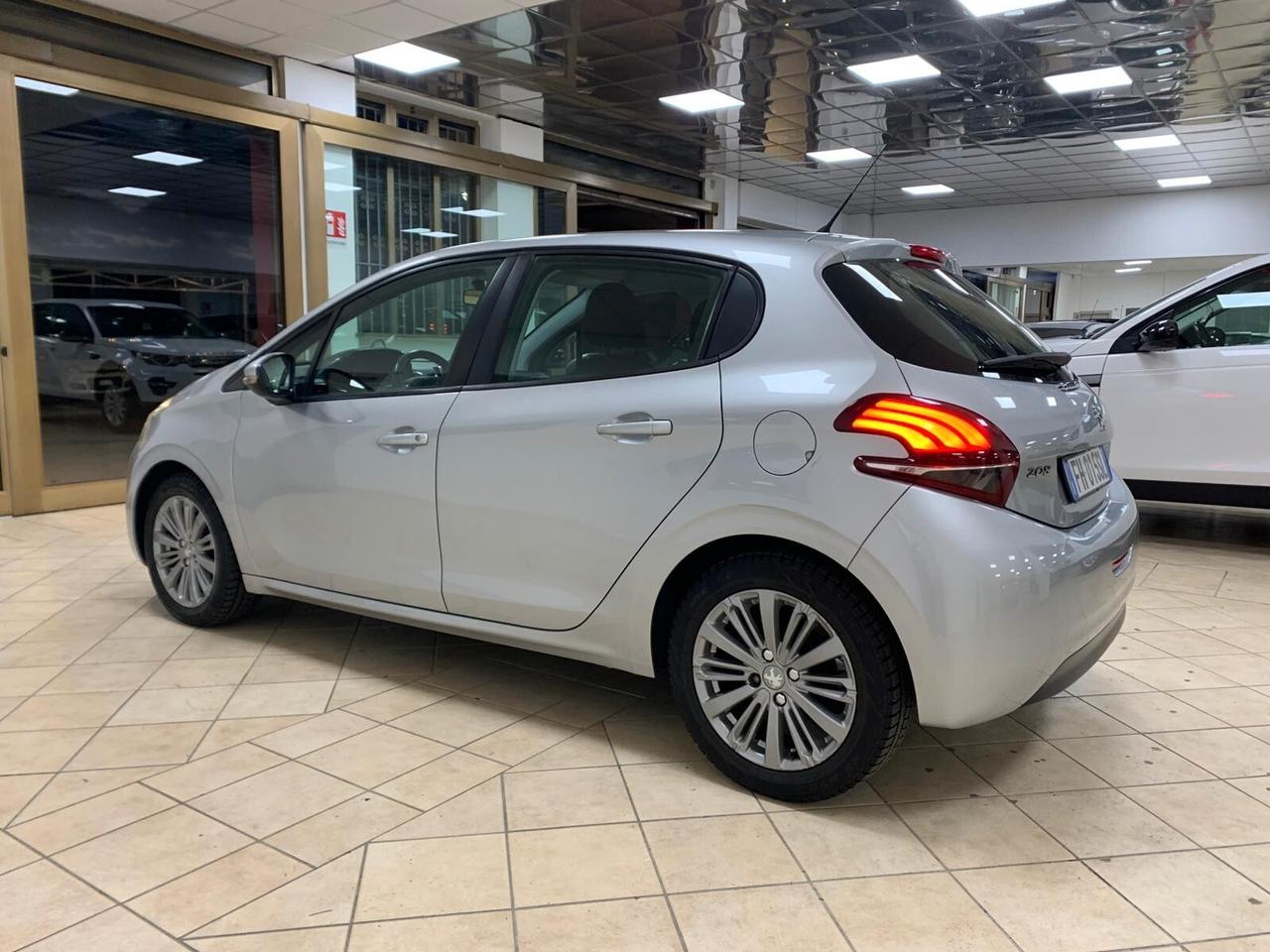 Peugeot 208 PureTech 82 5 porte Allure