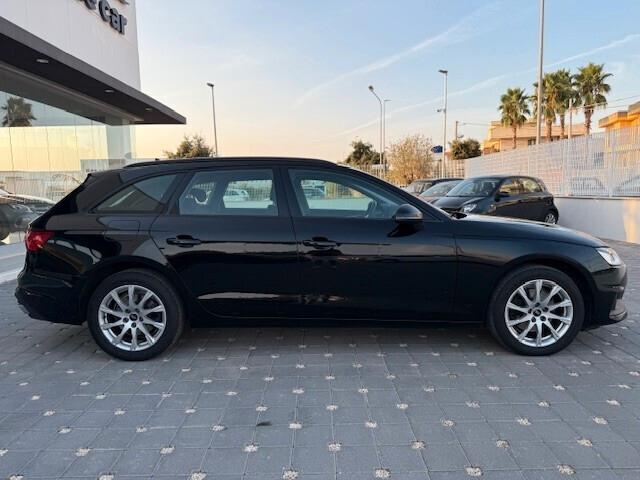 Audi A4 Avant 30 TDI/136 CV S tronic Business 2022