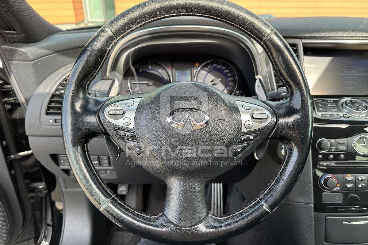 INFINITI QX70 3.0 diesel V6 AT S