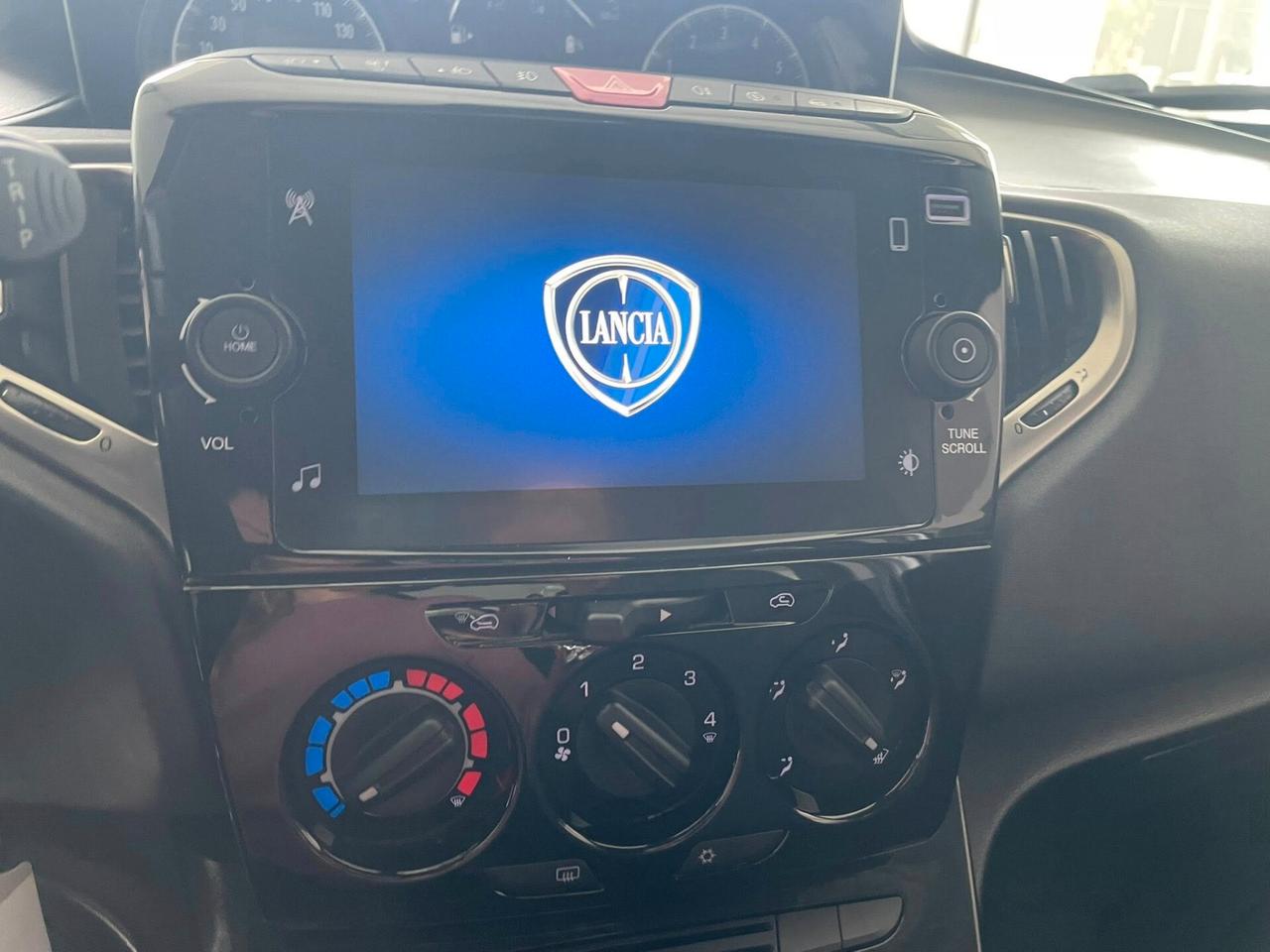 Lancia Ypsilon 1.0 FireFly 5 porte S&S Hybrid Ecochic Gold