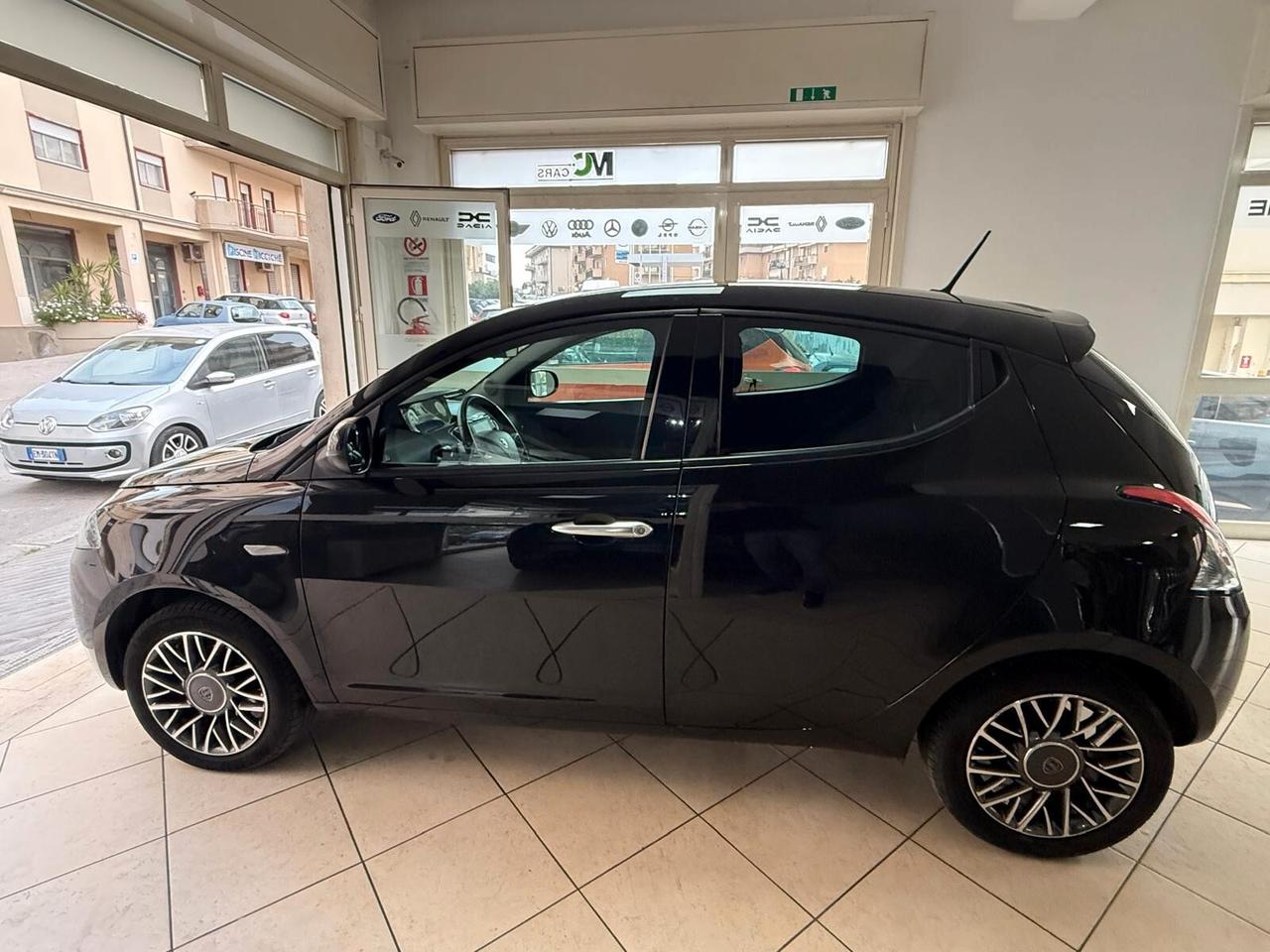 Lancia Ypsilon 1.0 FireFly 5 porte S&S Hybrid Silver Plus