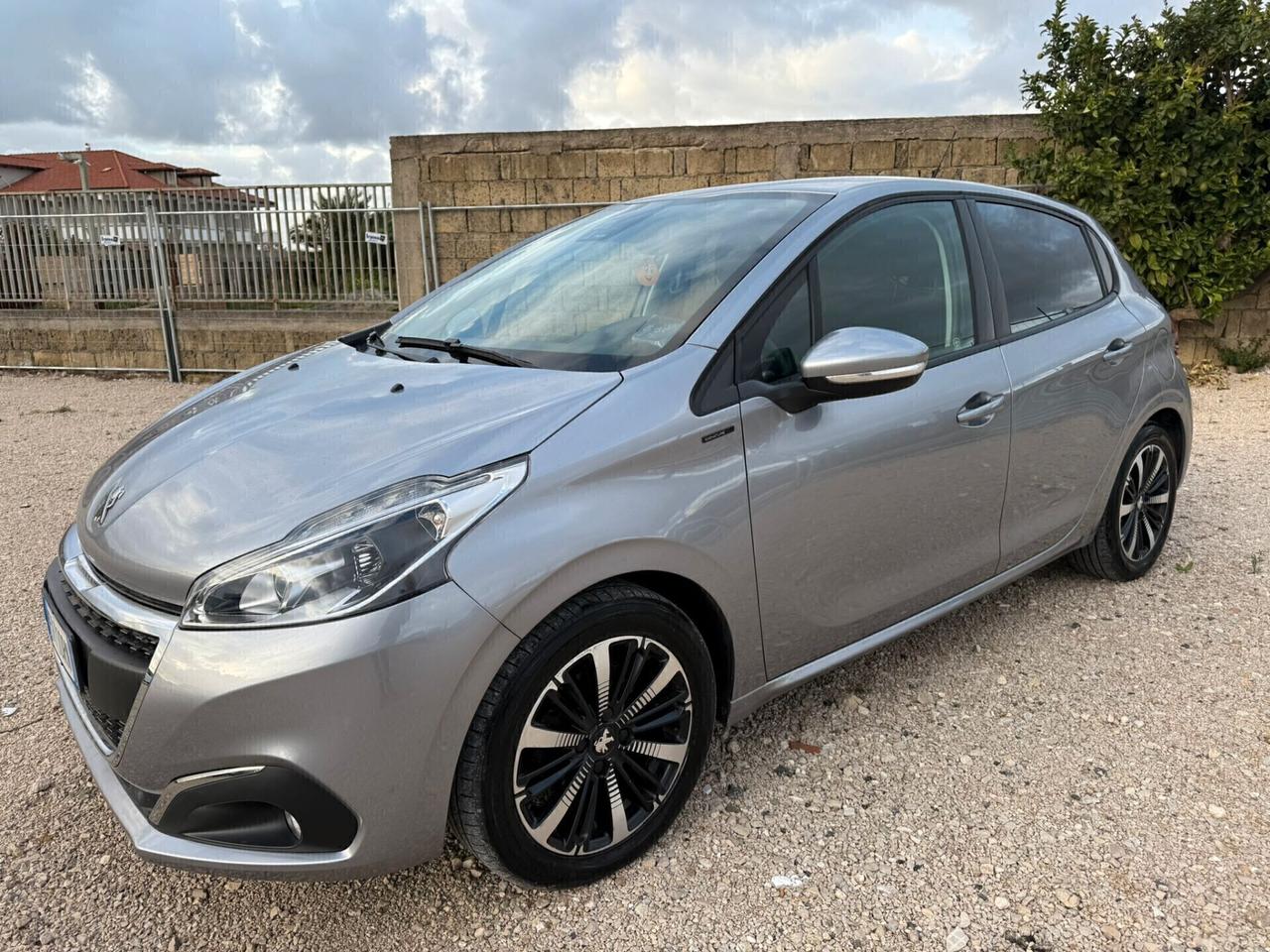 Peugeot 208 PureTech 82 Stop&Start 5 porte Signature