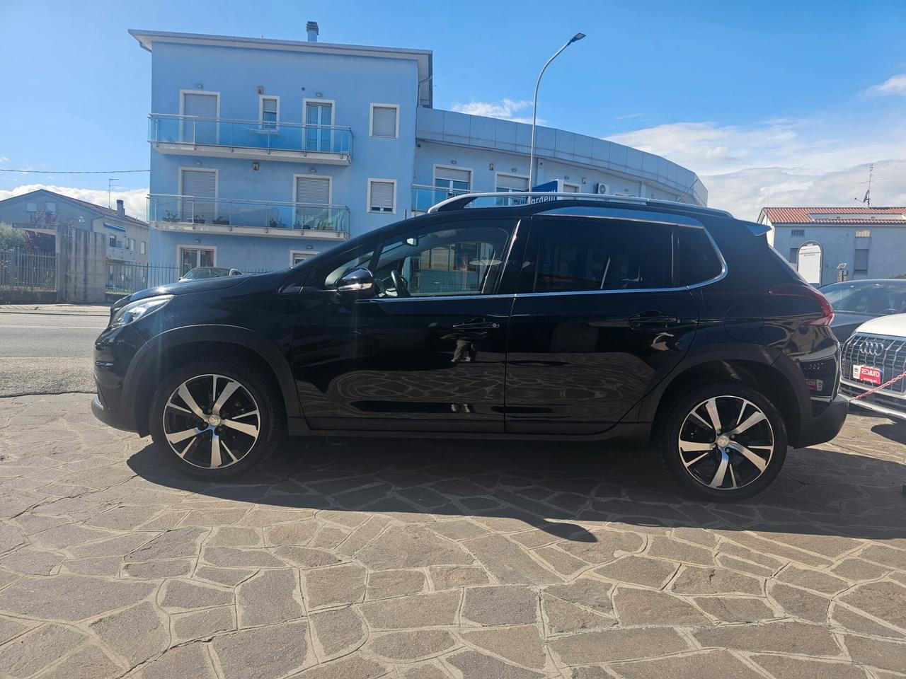 Peugeot 2008 BlueHDi 100 S&S Black Matt