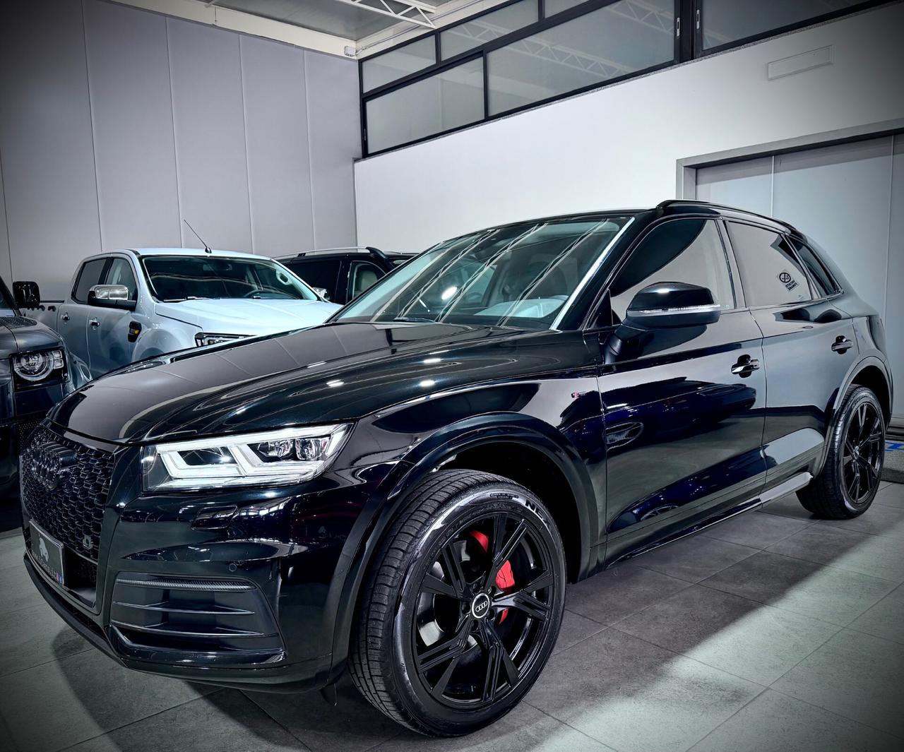 Audi Q5 2.0 TDI 190CV Total Black S-Line