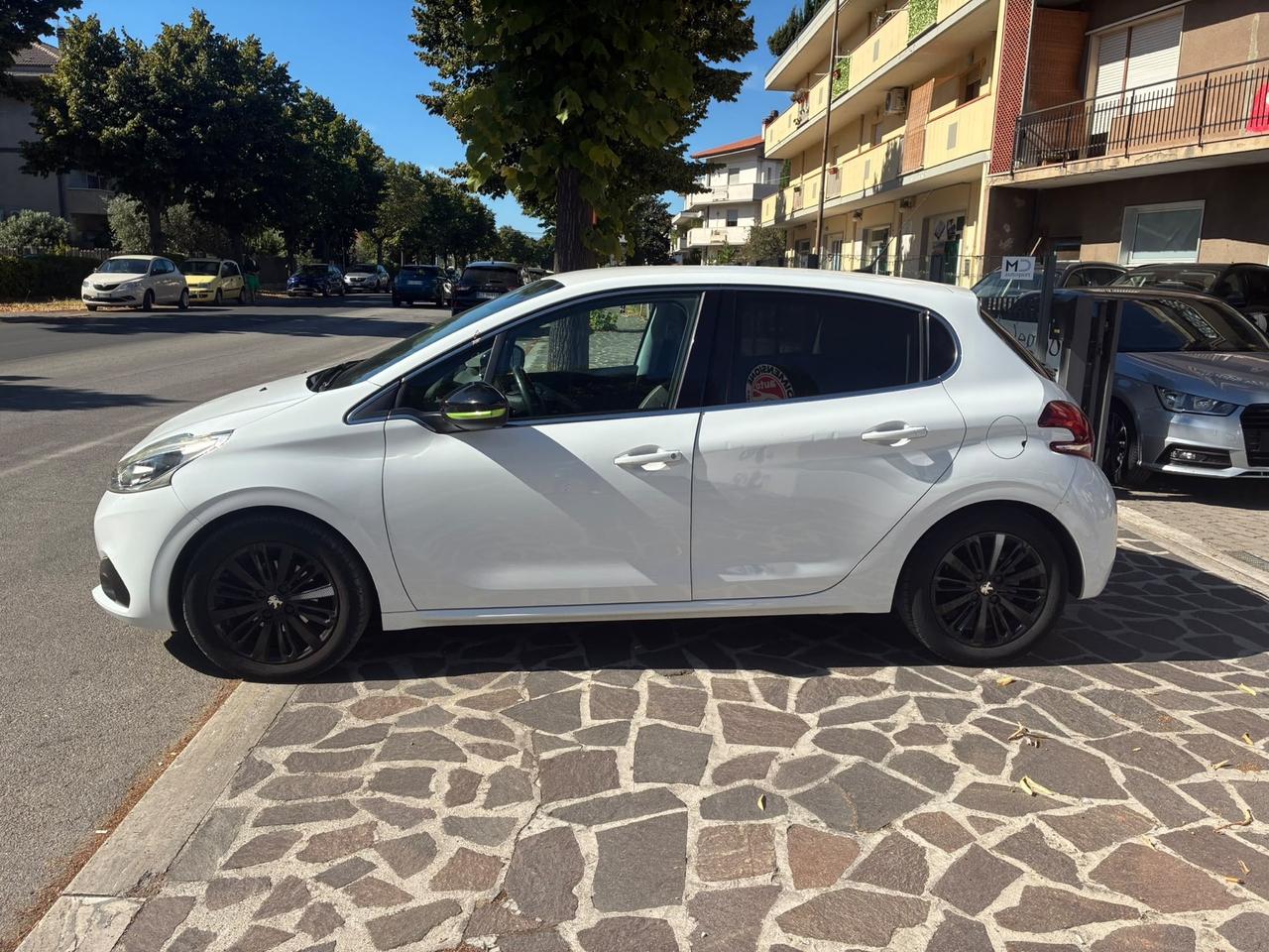 Peugeot 208 PureTech 82 5 porte Allure