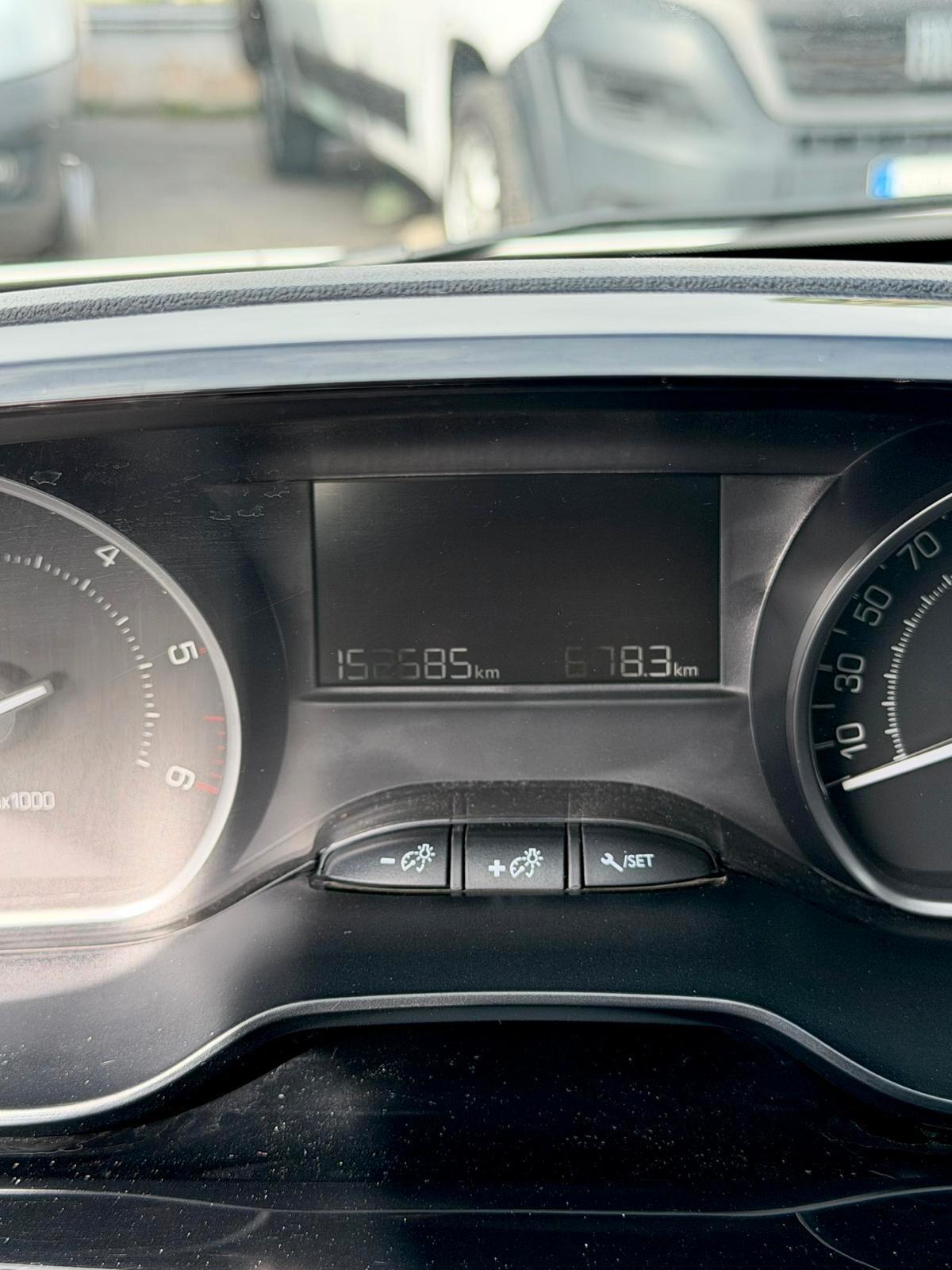 PEUGEOT 208 1.5HDI AUTOCARRO 2 POSTI