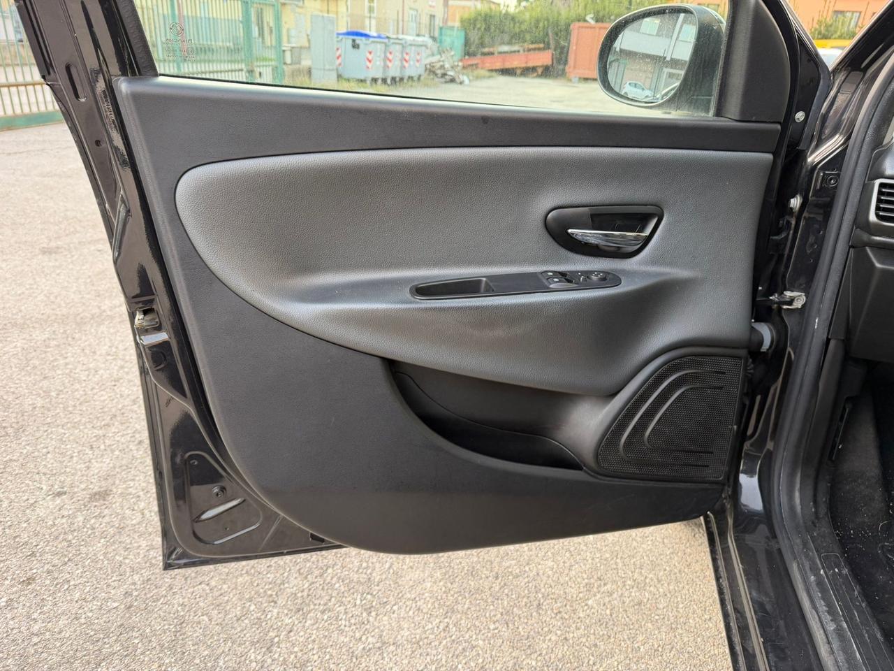 LANCIA Y 1.2 Platinum VENDUTA abbinata con CLASSE B