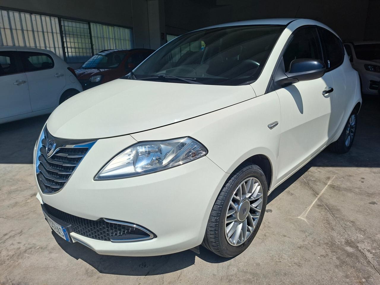 Lancia Ypsilon 1.2 69 CV 5 porte S&S Silver