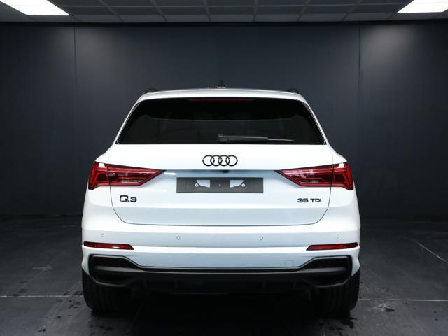 AUDI Q3 35 TDI S tronic Identity Black