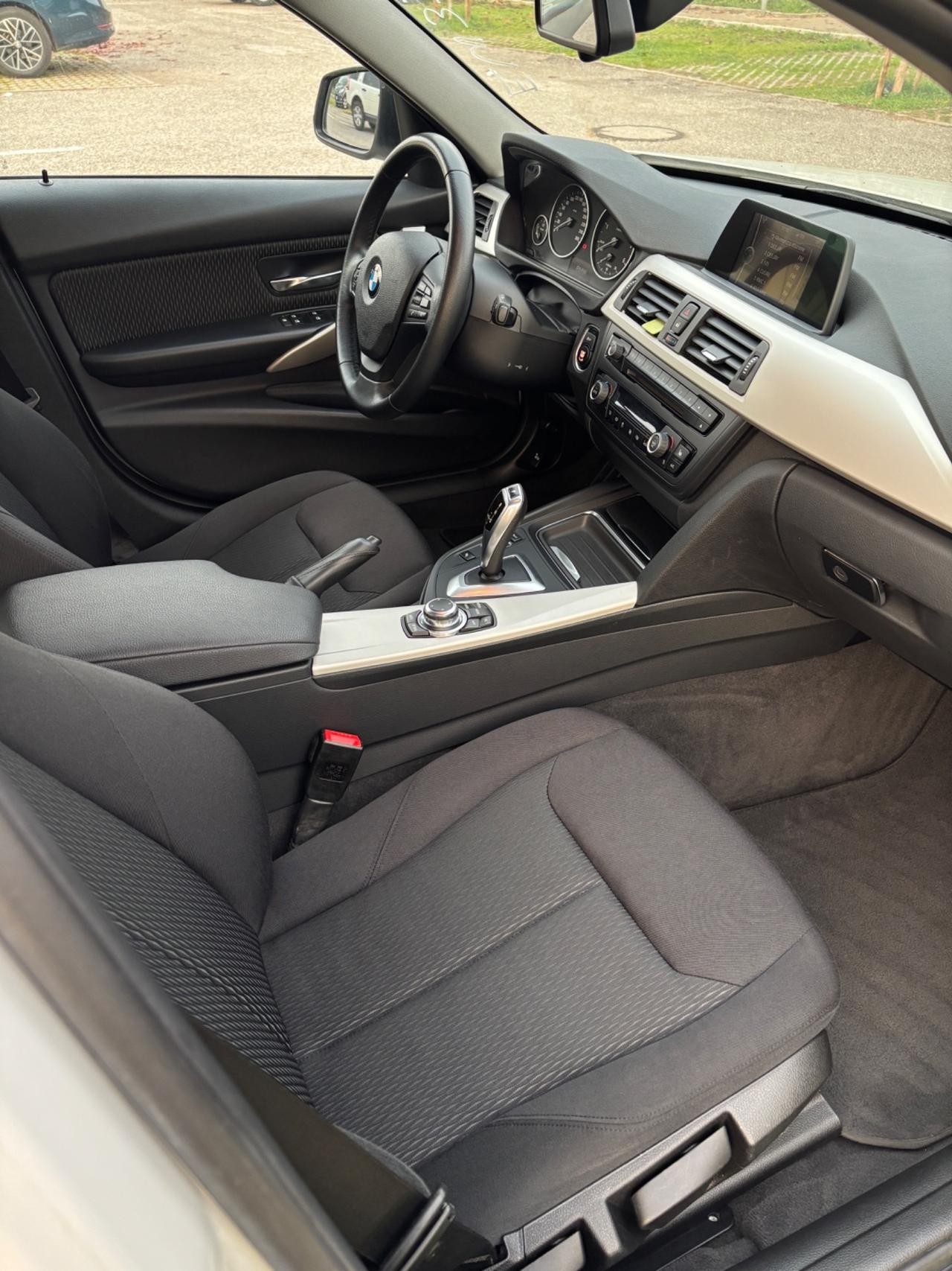 Bmw 318 d Luxury con soli 127000km