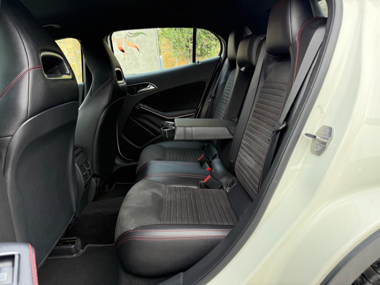 Mercedes-benz GLA 200 d Automatic Premium AMG Led Pelle Navy Cam 360*Bi xenon