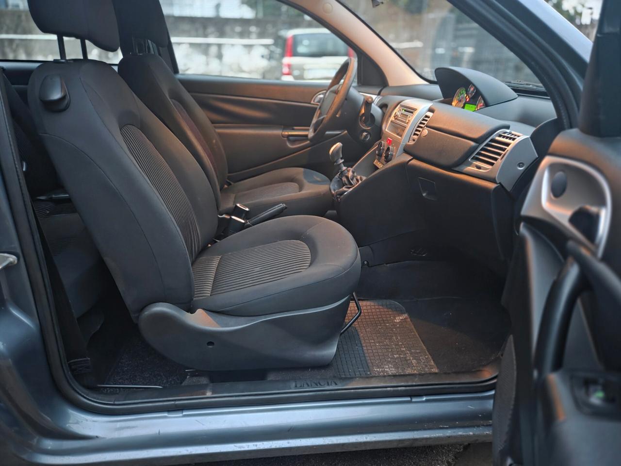 Lancia Ypsilon 1.2 Versus