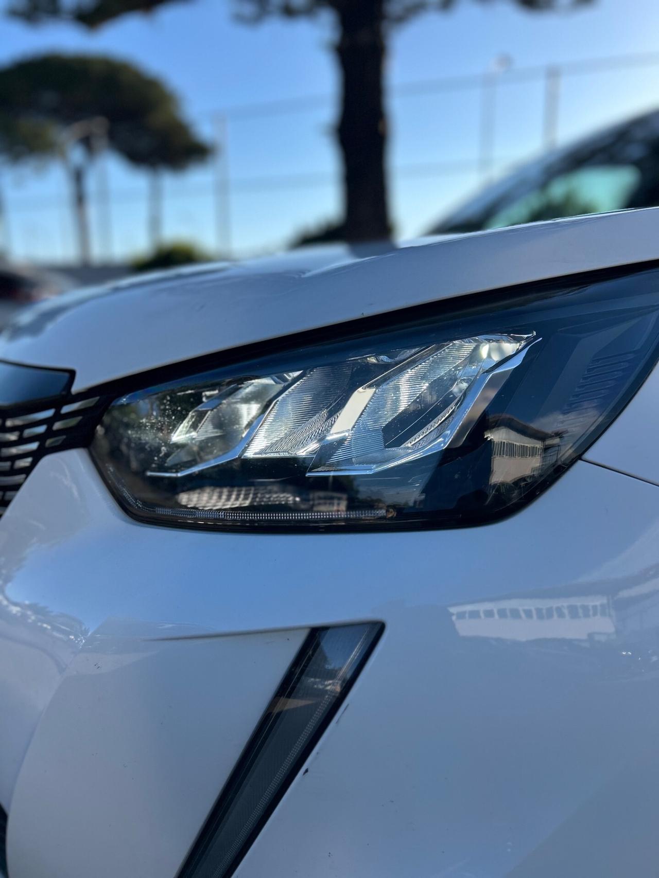 Peugeot 2008 Hdi 130 EAT8 Allure Navi Pack