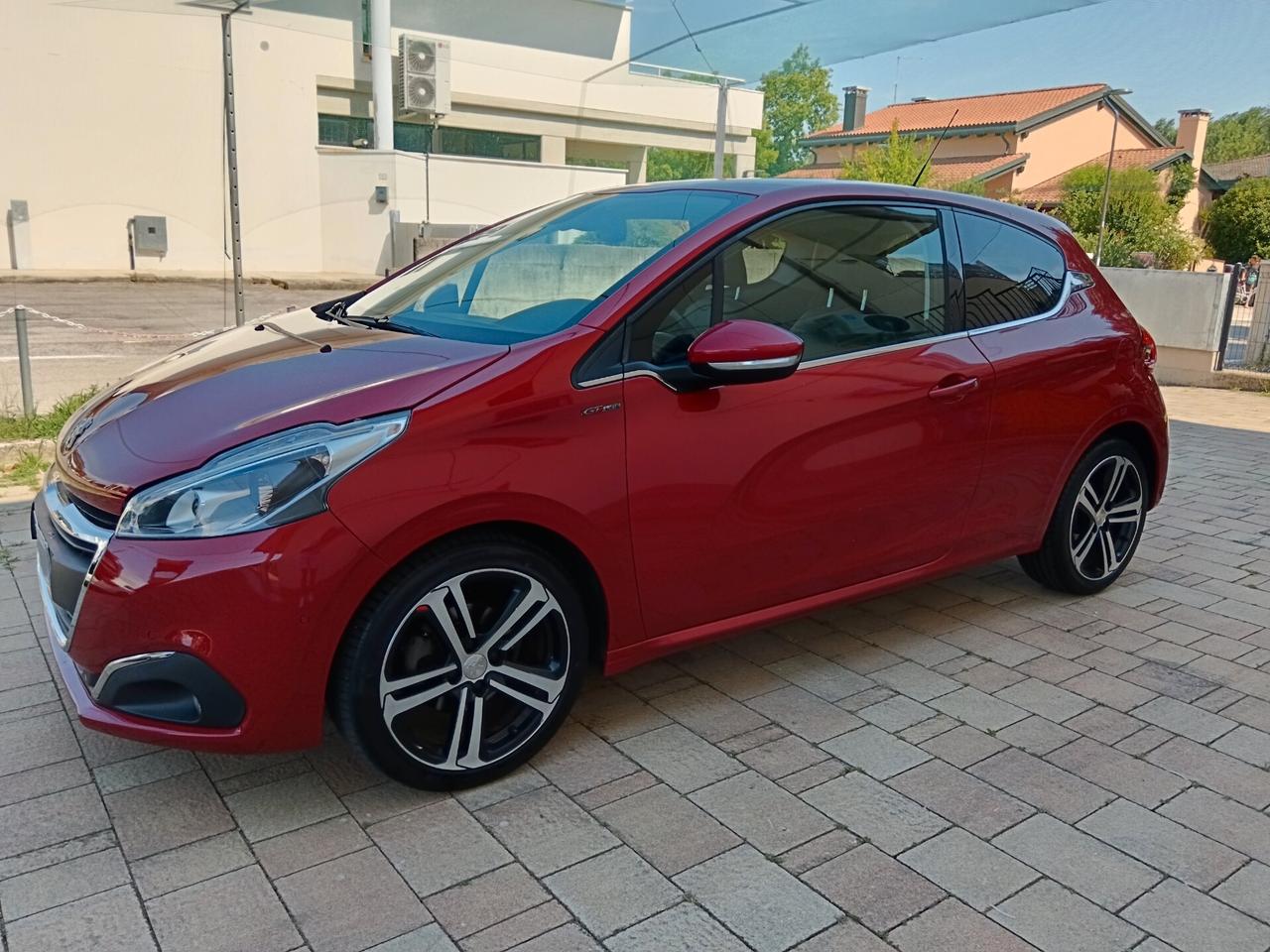 Peugeot 208 BlueHDi 120 S&S 3 porte GT Line