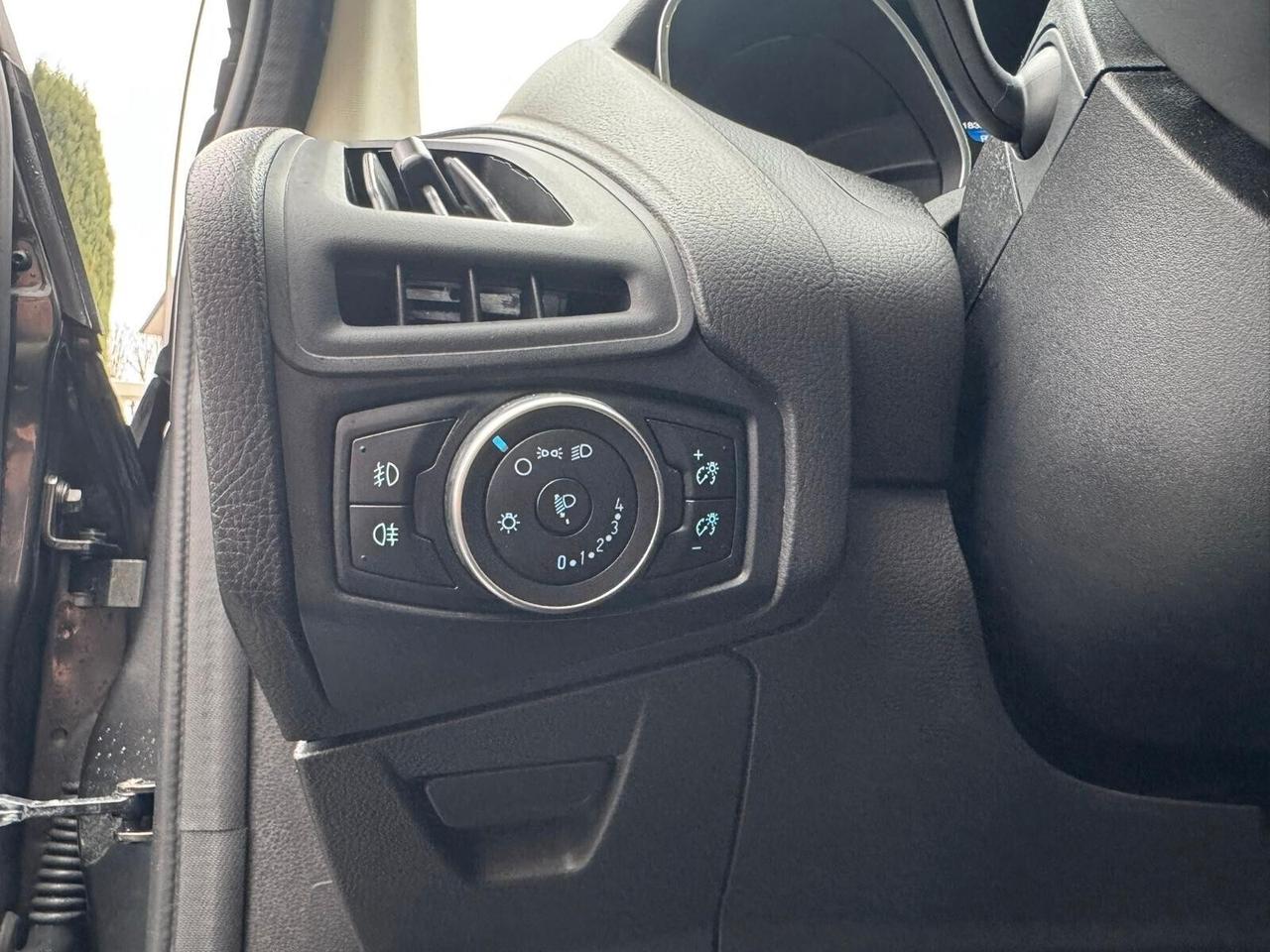 FORD FOCUS 1.5 TDCi 95cv TITANIUM NEOPAT