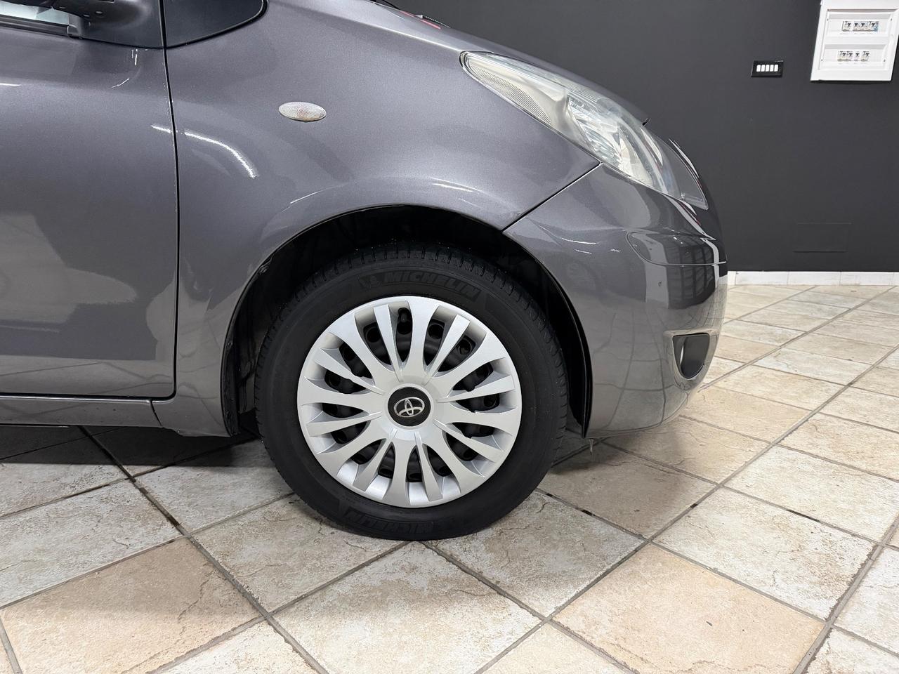 TOYOTA Yaris 1.0i (69) 5p. Sol 2010