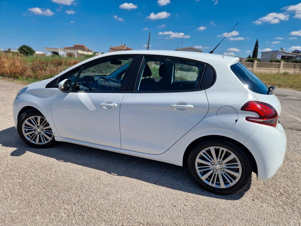 Peugeot 208 PureTech 82 5 porte Allure