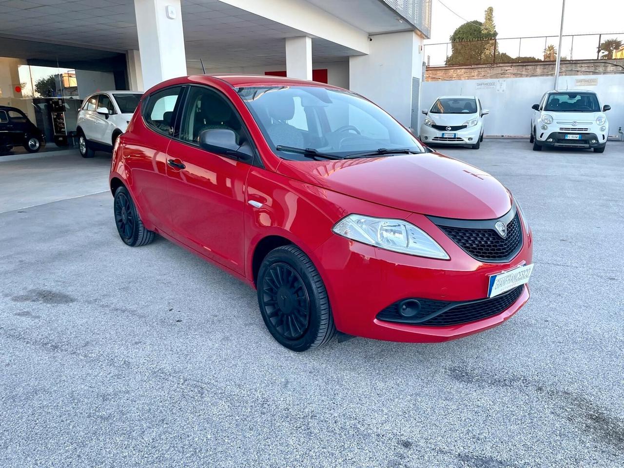 Lancia Ypsilon 1.0 FireFly Hybrid Ecochic Silver