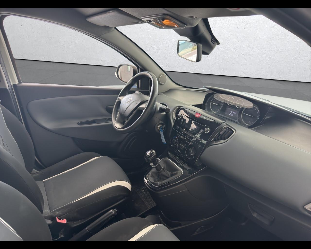 LANCIA Ypsilon 3ª serie - Ypsilon 0.9 TwinAir 85 CV 5 porte Metano
