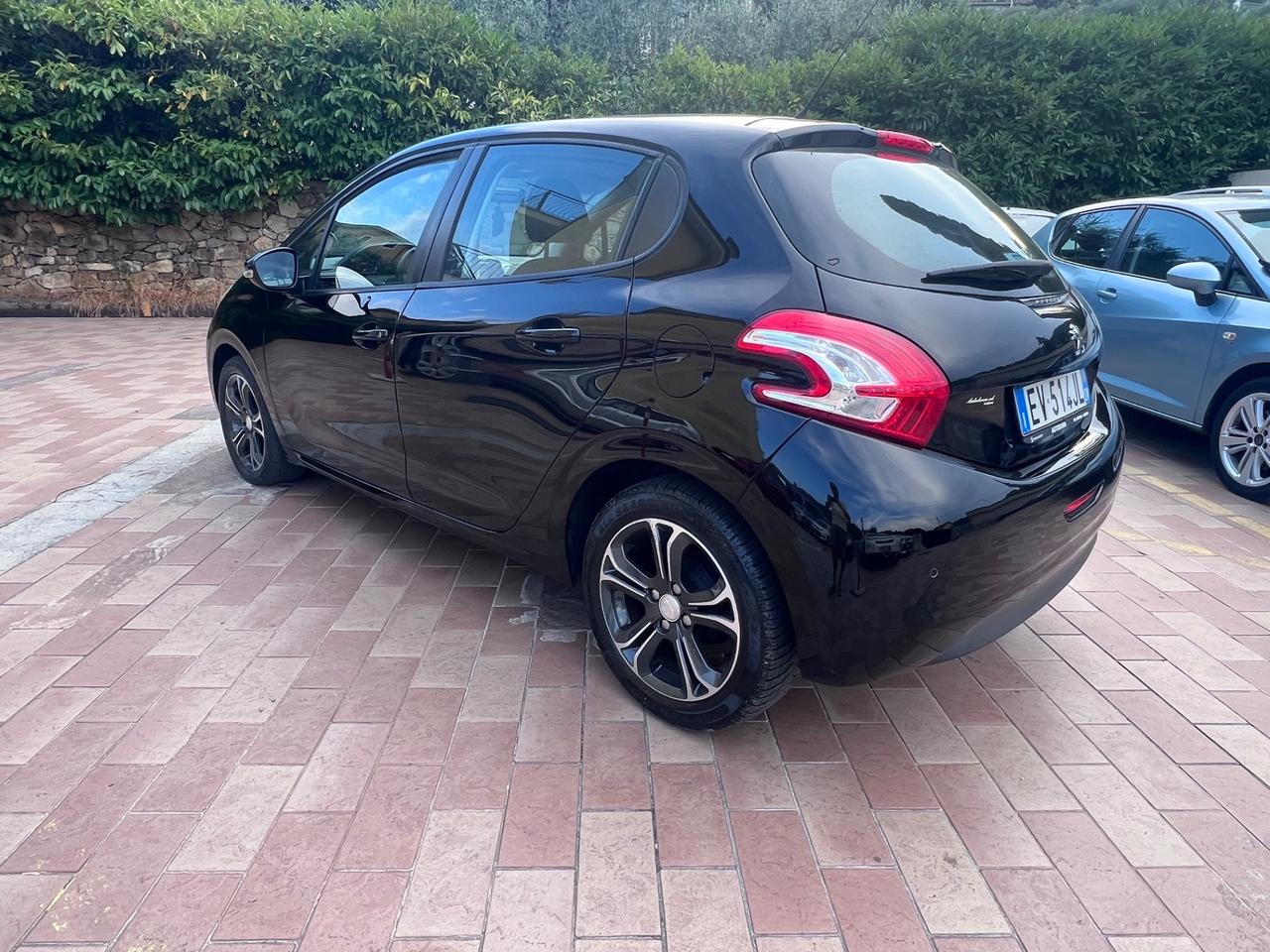 Peugeot 208 1.4 HDi 68 CV 5 porte Allure