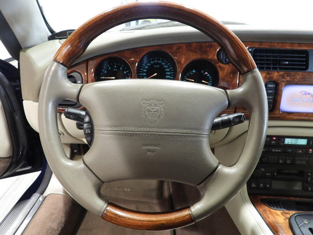 Jaguar XK8 Coupe 4.0
