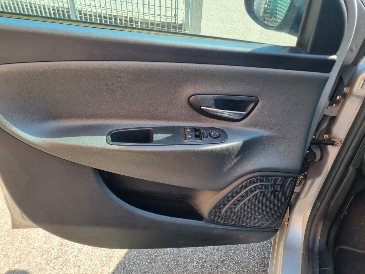 Lancia Ypsilon 1.2 69 CV 5 porte S&S Platinum unica proprietaria