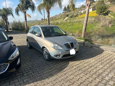 Lancia Ypsilon 1.3 MJT 75 CV Argento