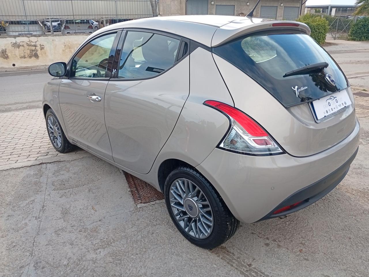 Lancia Ypsilon 1.2 69 CV Unyca