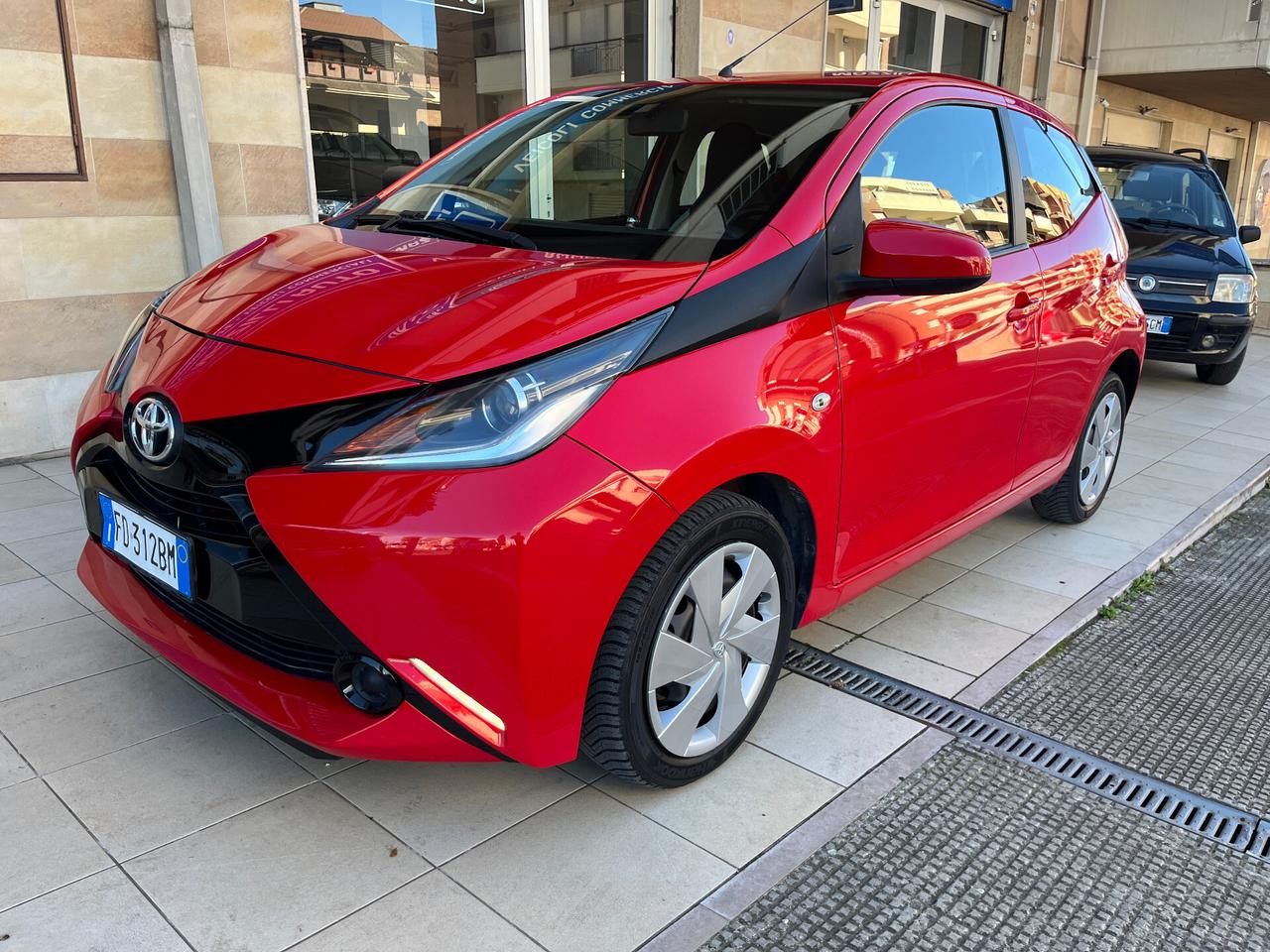 Toyota Aygo 1.0 VVT-i 69 CV 5 porte x-play